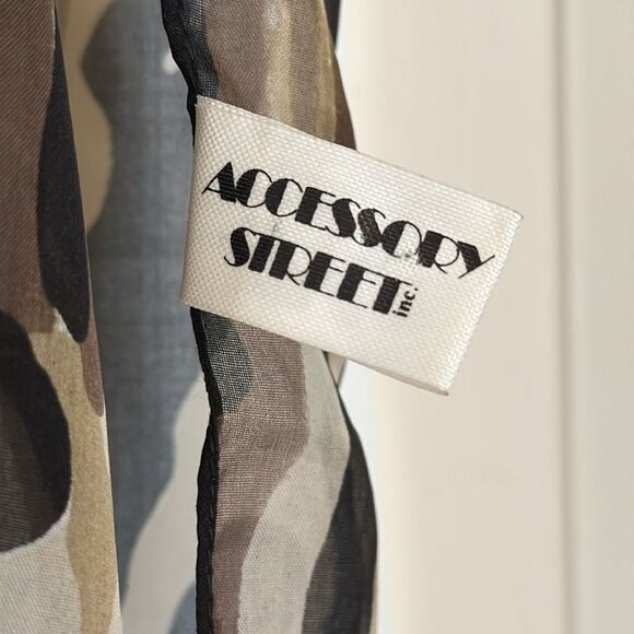 Vintage Accessory Street animal print semi sheer polyester long scarf - Picture 4 of 6